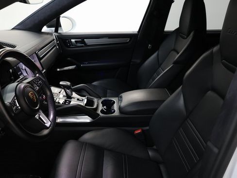Used 2020 Porsche Cayenne Turbo image 69