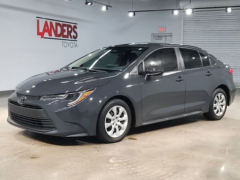 Used 2023 Toyota Corolla LE image 3