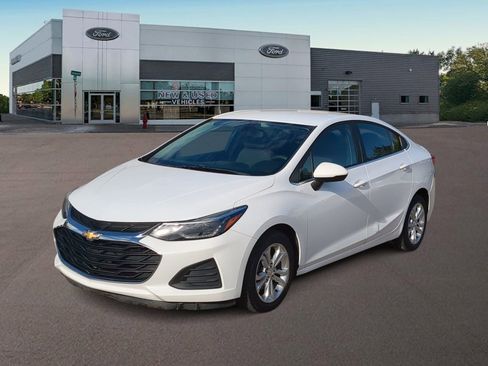 Used 2019 Chevrolet Cruze LT image 5