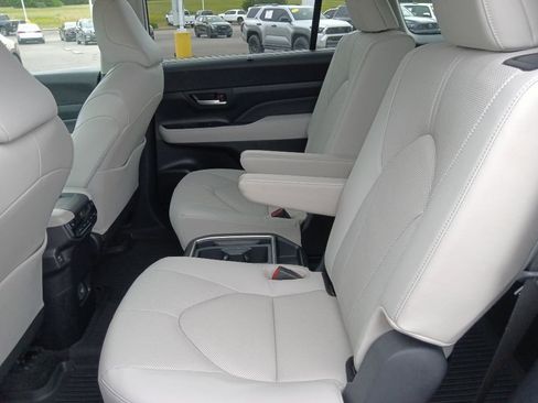 Used 2024 Toyota Grand Highlander AWD image 28