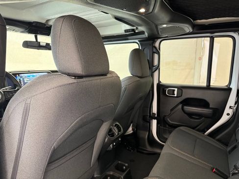 Used 2025 Jeep Gladiator Sport AWD/4WD image 23