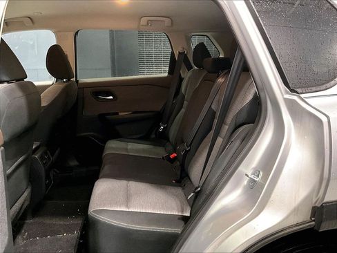 Used 2022 Nissan Rogue SV AWD/4WD image 15