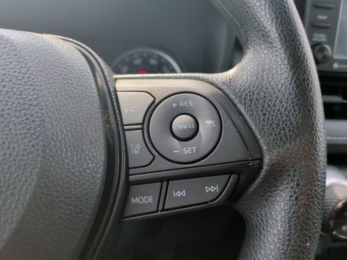 Used 2022 Toyota RAV4 XLE FWD image 17