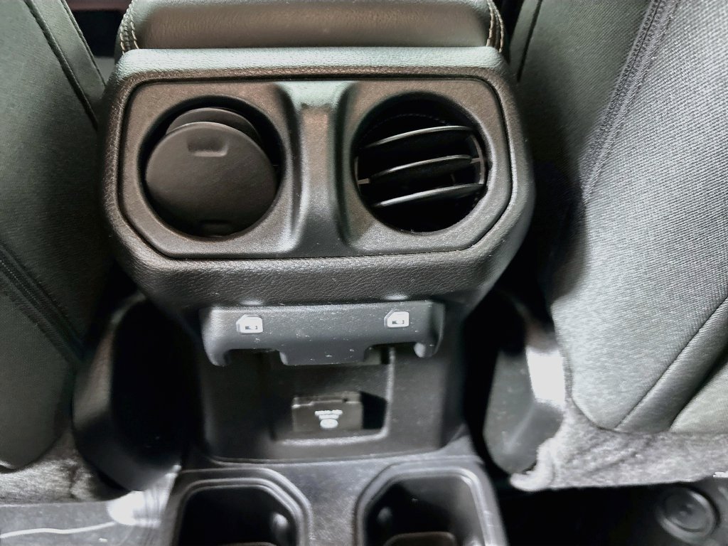 Used 2020 Jeep Wrangler Unlimited Sahara w/ LED Lighting Group AWD/4WD image 23