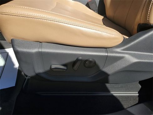 Used 2022 Ford F450 Lariat w/ Camper Package image 24