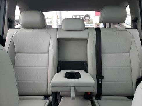 Used 2018 Volkswagen Tiguan SE w/ Panoramic Sunroof Package AWD/4WD image 15