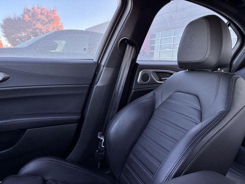 Certified 2022 Alfa Romeo Giulia Veloce image 25