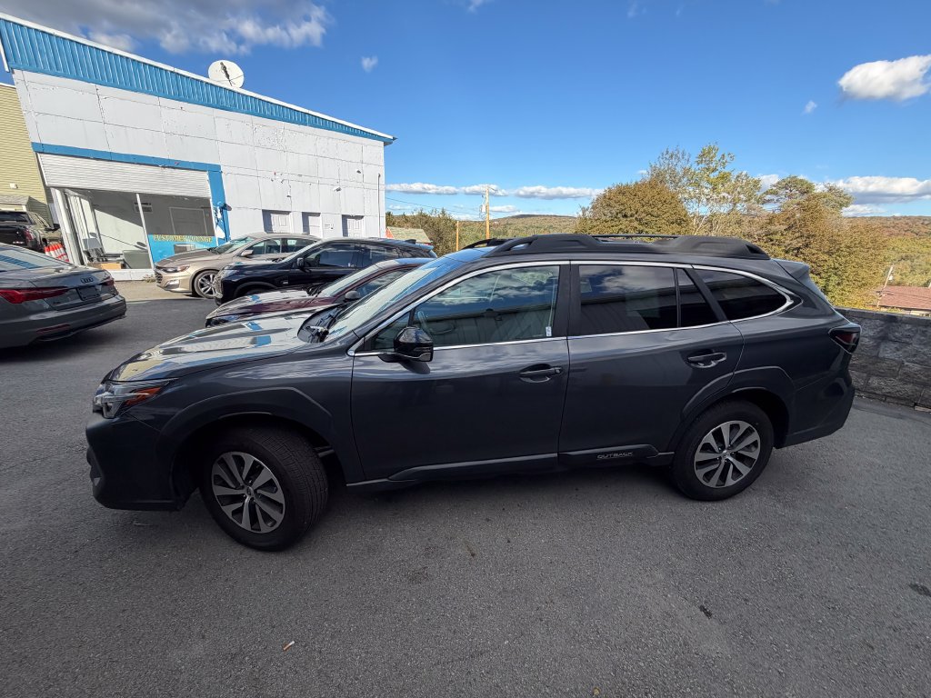 Used 2023 Subaru Outback Premium AWD/4WD image 2