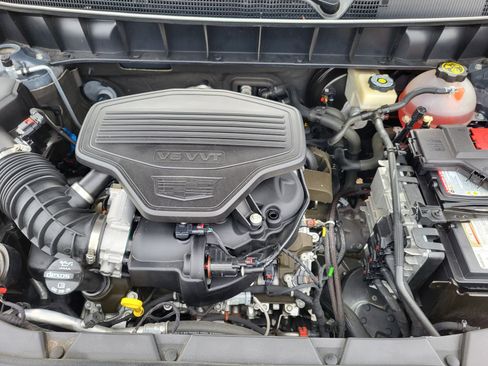 Used 2018 Cadillac XT5 Platinum w/ Driver Assist Package image 26