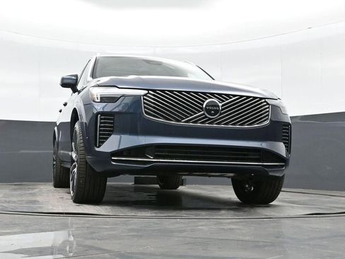 New 2026 Volvo XC90 B6 Plus w/ Protection Package Premier image 25