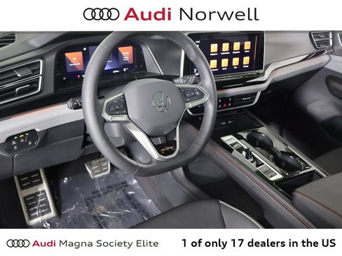 Used 2024 Volkswagen Atlas Peak Edition SEL AWD/4WD image 2