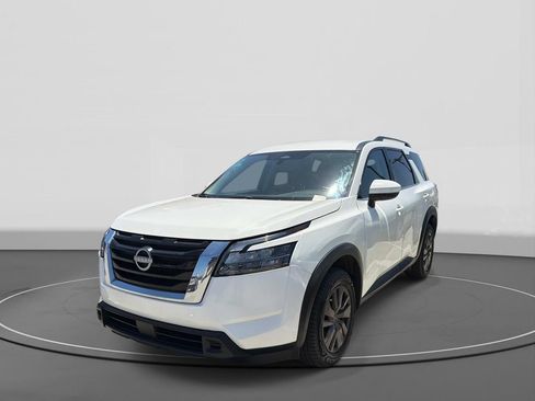 Used 2024 Nissan Pathfinder SV FWD image 1