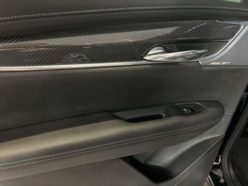 Used 2023 Cadillac XT6 Sport image 11