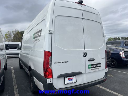 Used 2025 Mercedes-Benz Sprinter 2500 image 2