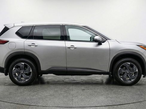 Used 2025 Nissan Rogue SV image 11