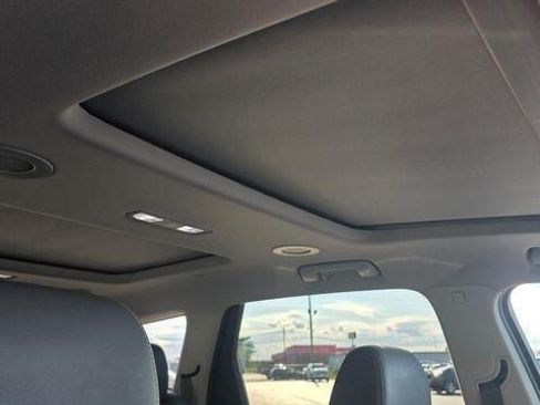 Used 2021 Buick Enclave Essence w/ Sound and Sites Package AWD/4WD image 17