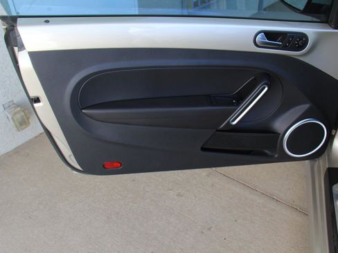 Used 2012 Volkswagen Beetle 2.5 image 9