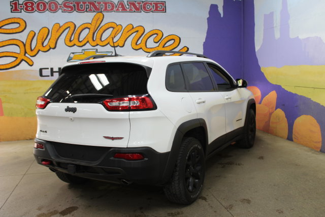 Used 2018 Jeep Cherokee Trailhawk AWD/4WD image 8