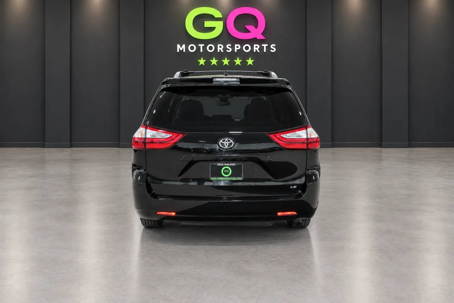 Used 2018 Toyota Sienna LE w/ Carpet Mat Package FWD image 6
