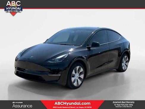 Used 2023 Tesla Model Y Long Range image 1