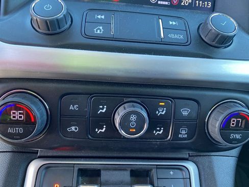 Used 2023 GMC Acadia SLT w/ Elevation Edition image 19