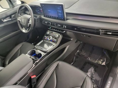 Used 2023 Lincoln Nautilus Reserve AWD/4WD image 19