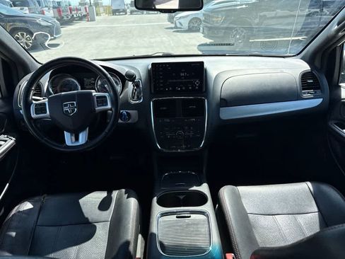 Used 2015 Dodge Grand Caravan R/T w/ Driver Convenience Group FWD image 16