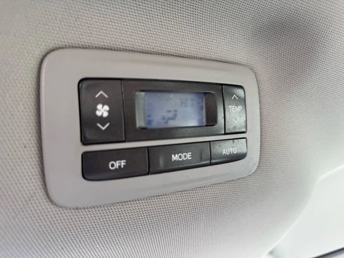 Used 2015 Toyota Sienna LE image 14