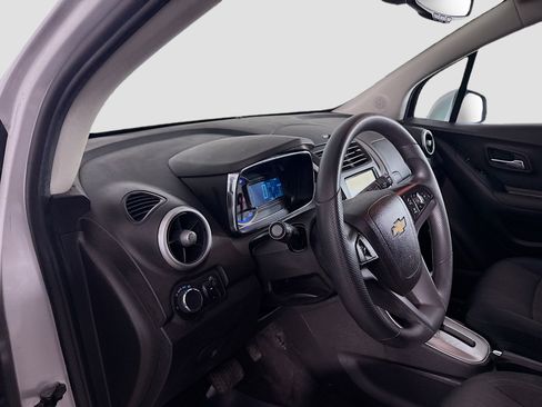 Used 2016 Chevrolet Trax LT w/ LT Sun and Sound Package image 22