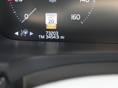 Used 2018 Volvo S90 T5 Momentum image 16