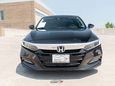 Used 2018 Honda Accord Touring image 2