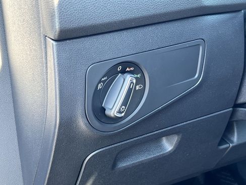 Used 2018 Volkswagen Tiguan SE image 28