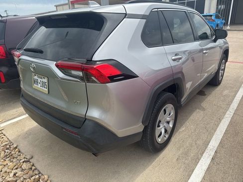 Used 2020 Toyota RAV4 LE FWD image 10