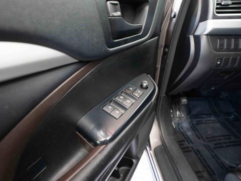 Used 2016 Toyota Highlander Plus AWD/4WD image 7