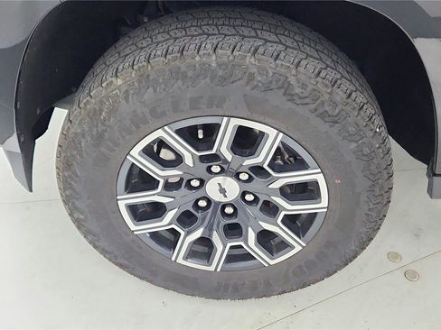 Used 2024 Chevrolet Colorado Z71 w/ Z71 Convenience Package 2 image 30