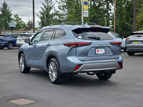 Used 2024 Toyota Highlander Platinum AWD/4WD image 4