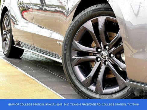 Used 2021 Toyota Sienna XSE FWD image 2