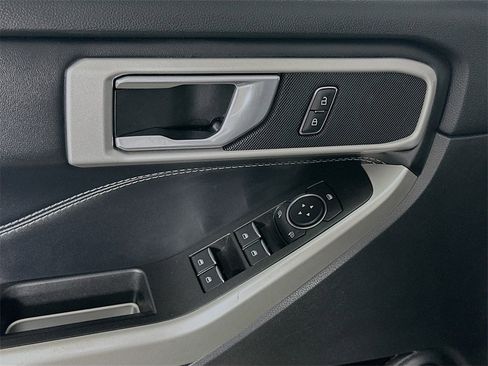 Used 2022 Ford Explorer XLT image 24