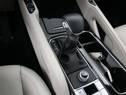 Used 2025 Kia Telluride EX w/ EX Captain's Chair Package image 23