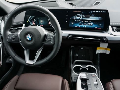 Used 2024 BMW X1 xDrive28i w/ Premium Package image 11