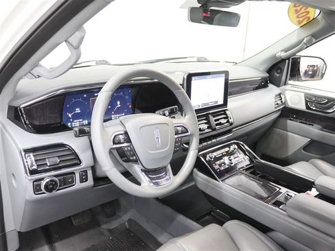 Used 2020 Lincoln Navigator L Reserve w/ Luxury Package image 22