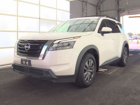 Used 2024 Nissan Pathfinder SV w/ SV Premium Package AWD/4WD image 3