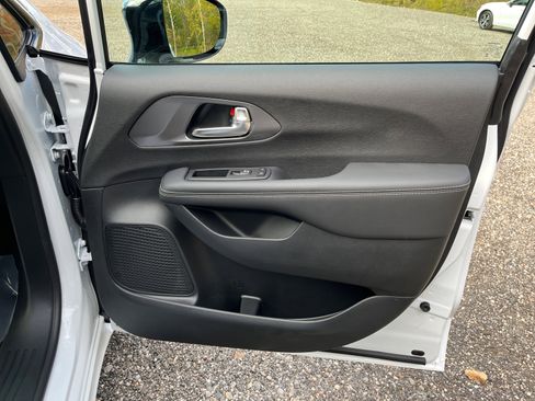 New 2026 Chrysler Pacifica Select image 25