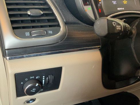Used 2021 Jeep Grand Cherokee Limited RWD image 18