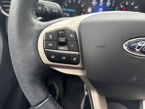 Used 2021 Ford Explorer Limited w/ Equipment Group 301A AWD/4WD image 19
