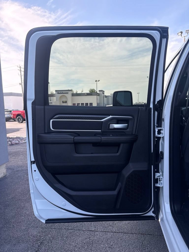 New 2026 RAM 3500 Big Horn AWD/4WD image 19