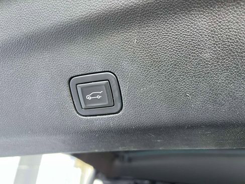 Used 2021 Chevrolet Tahoe Z71 image 19