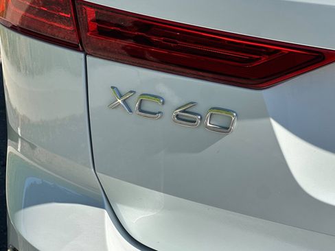 Used 2019 Volvo XC60 T5 Inscription image 40