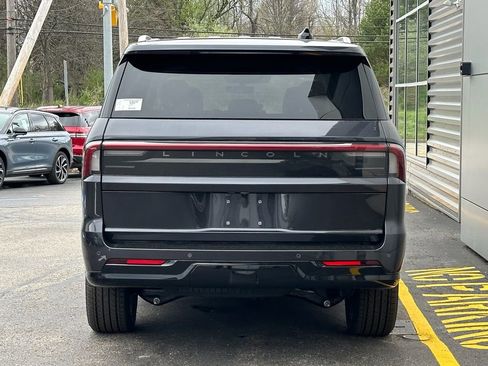 New 2026 Lincoln Navigator Reserve AWD/4WD image 4