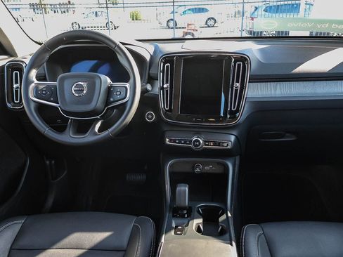 Used 2025 Volvo XC40 B5 Core AWD/4WD image 24